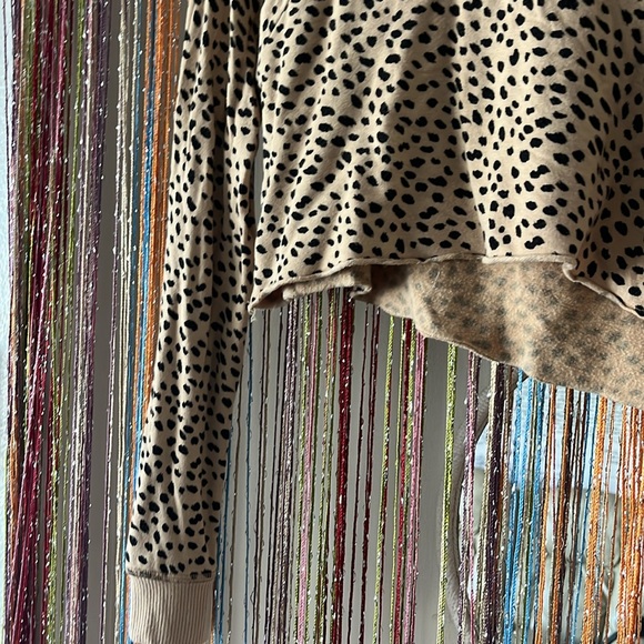 Forever 21 cropped lightweight cheetah print sweater 🐆 - Picture 7 of 9